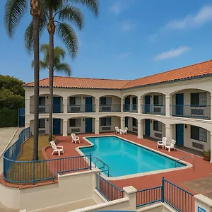 2* Hotel Lyfe & By Aga - Lax Airport